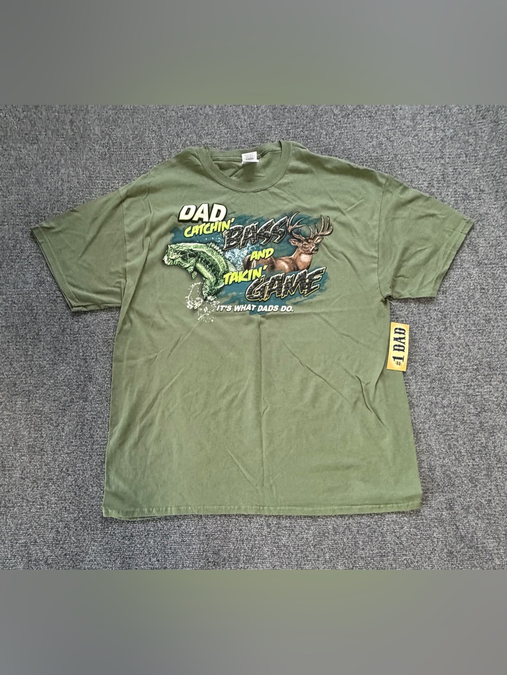 Gildan Mens XL Dad Bass Fishing Deer Hunting Graphic T Shirt NWT Green